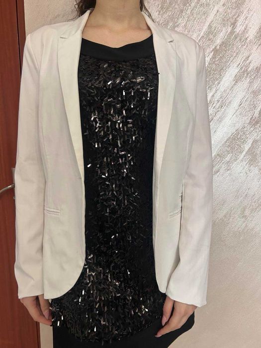 Рокля и сака в черно и бяло