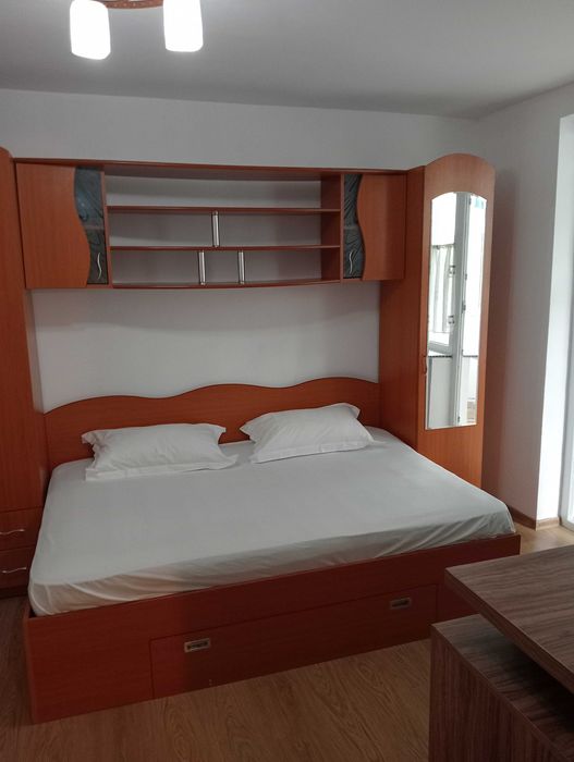 Inchiriez apartment de 40mp situat in Galati Micro 19 etaj 2,Este proaspat zugravit si dispune de toate utilitatile de ce este necesar pnt locuit.