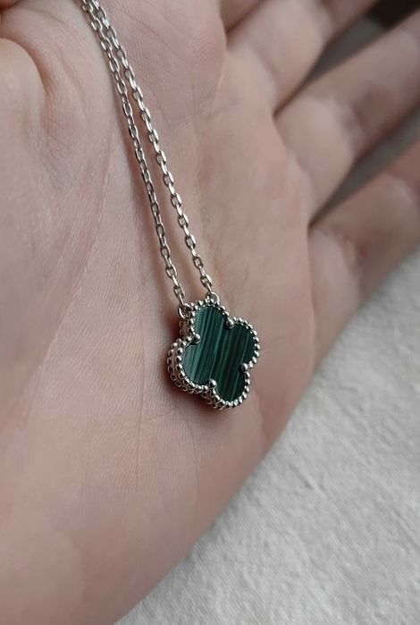 Дамско колие в розово злато с детелина от зелен малахит Van Cleef VCA