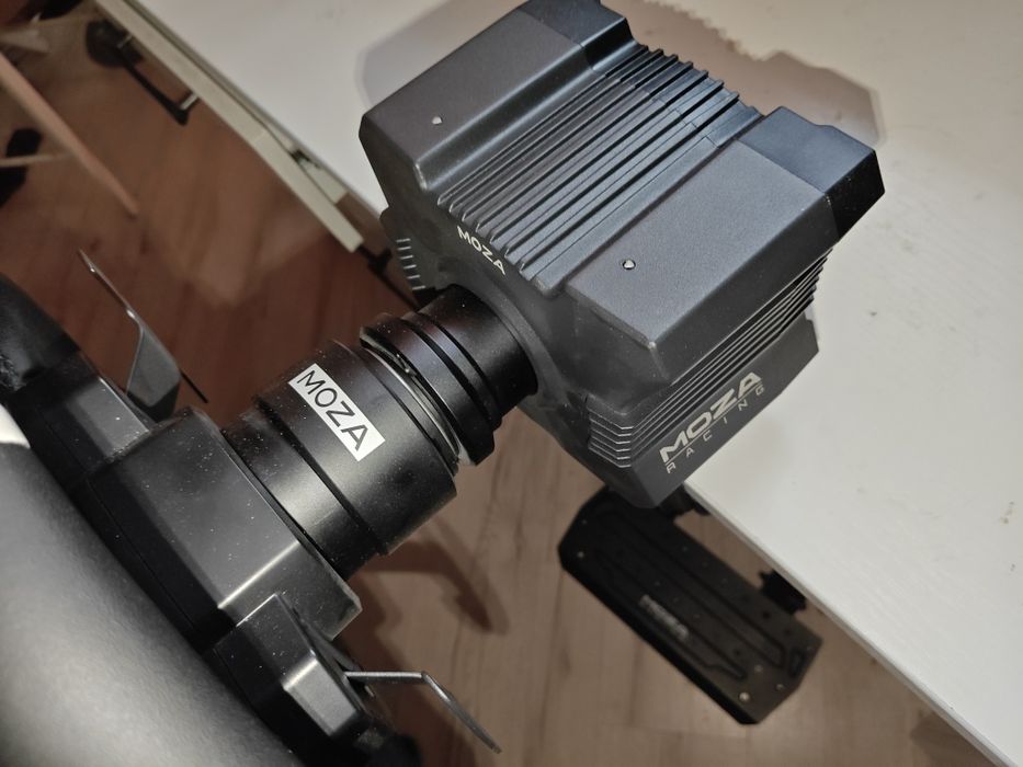 Moza R5 игровой руль