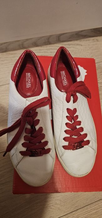 Маратонки M Cors