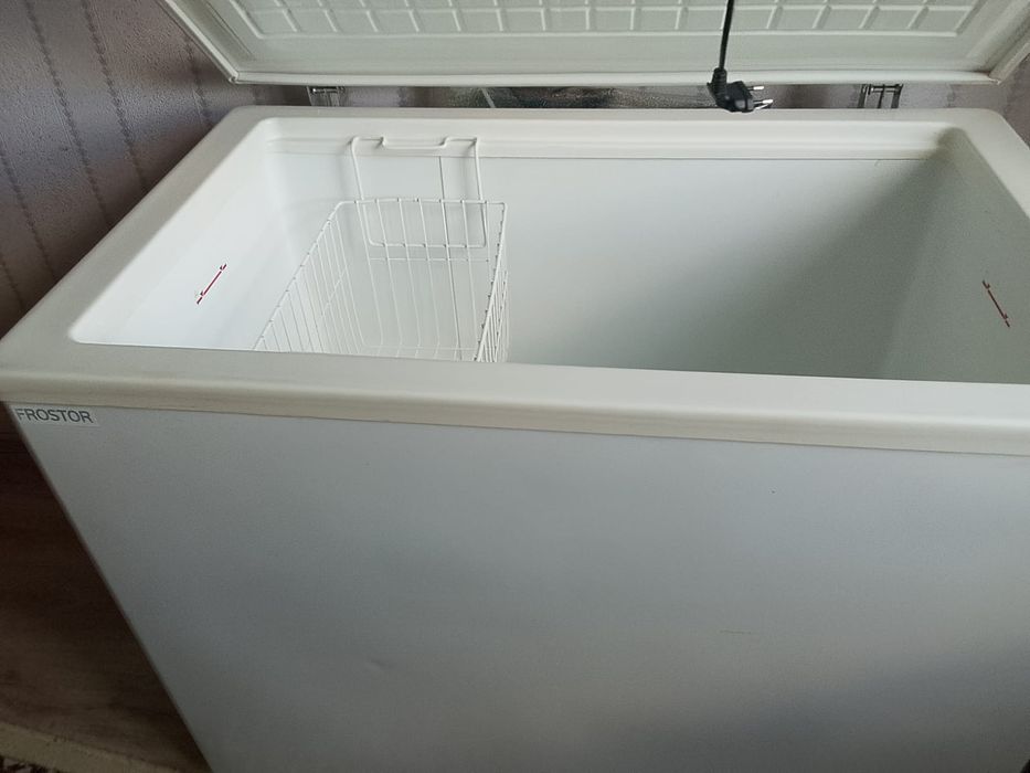 Продам морозильную камеру