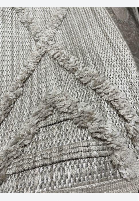 Продам ковер с бахромой