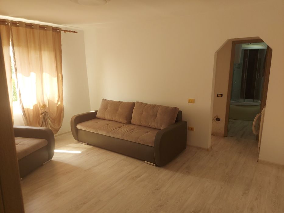 De vanzare apartament cu 2 camere renovat 50 mp etaji 4