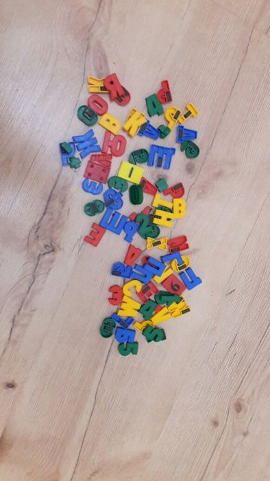 Магнитные  буквы и цифры