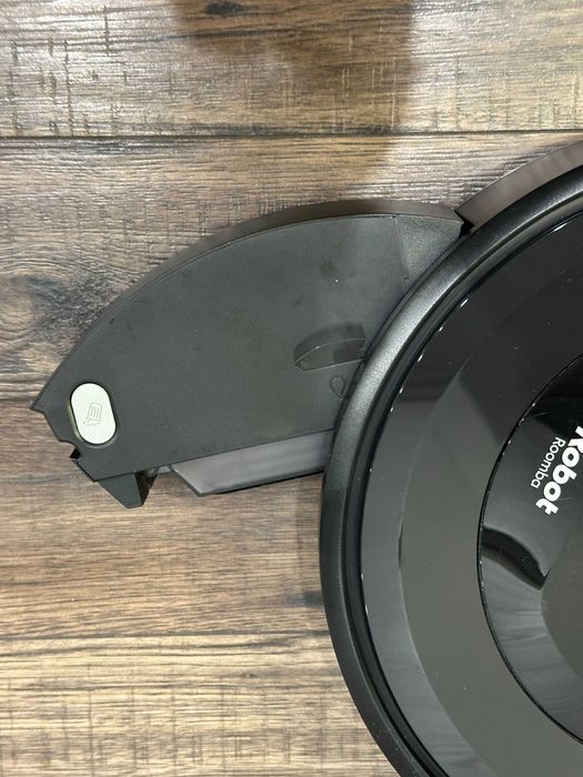 iRobot Roomba e5 робот прахосмукачка + зарядна станция, нов филтър и виртуална стена