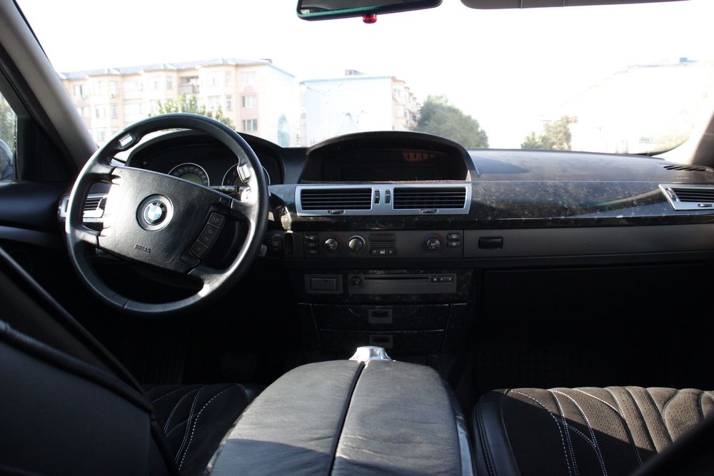 BMW 745i 2002 год