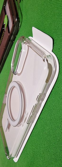 Husa originala iPhone 16,cu folie sticla Ultra Hybrid.
