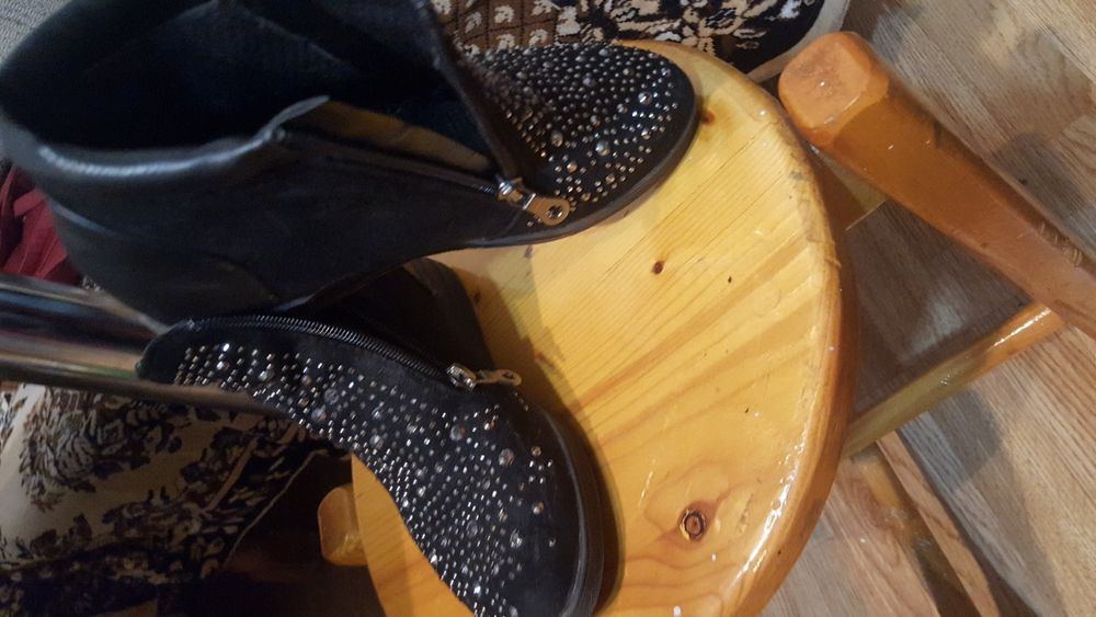 Продам ботинки со стразами  для девочки