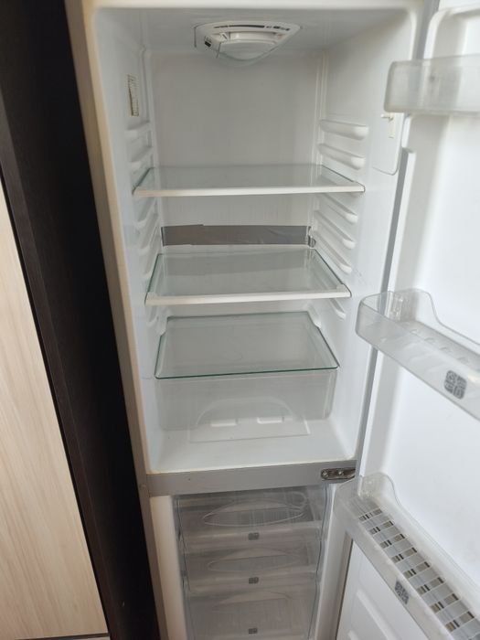 Холодильник Samsung