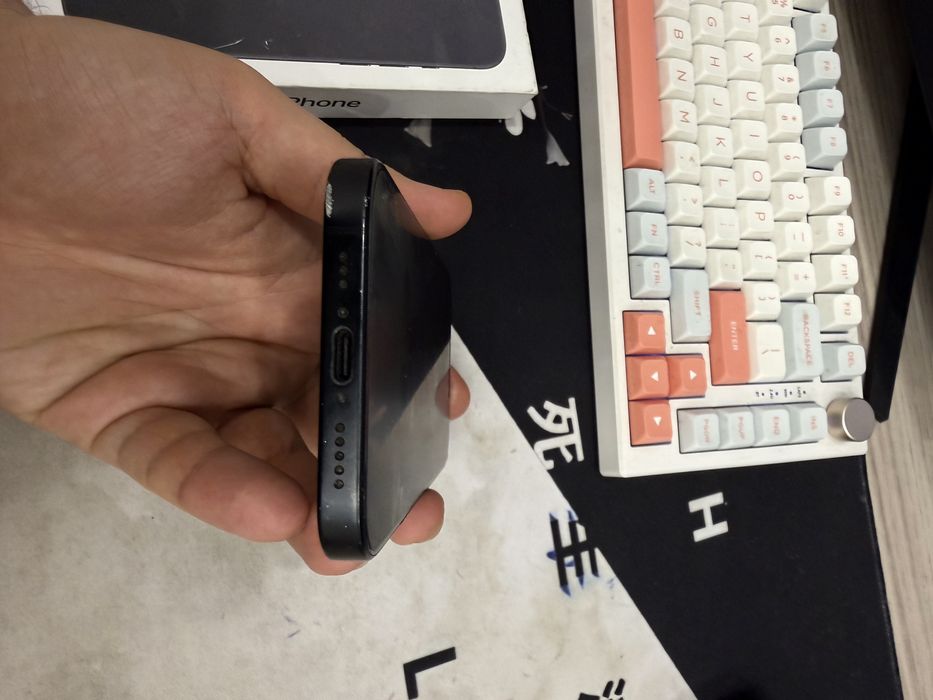 Продам айфон 16 256гб