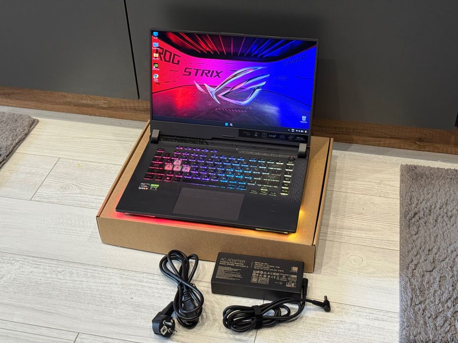 15.6 iPS 300hz/ RTX 3060 6GB/ Ryzen7 6800H /1TB ssd/ 16gb ram /ROG STRIX