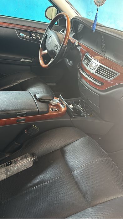 VAND MERCEDES S350 , 216 mii,singur proprietar de noua! Intretinuta excesiv cu toate schimburile la zi inclusiv Carte Service in reteaua Autoklass