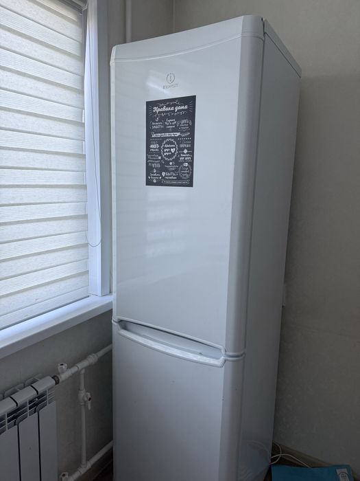 Холодильник indesit