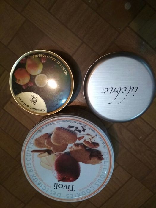 Металлические баночки - коробочки 6 штуки  и деревянный замок