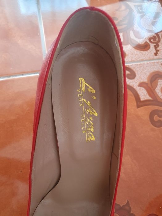 Vând pantofi din piele