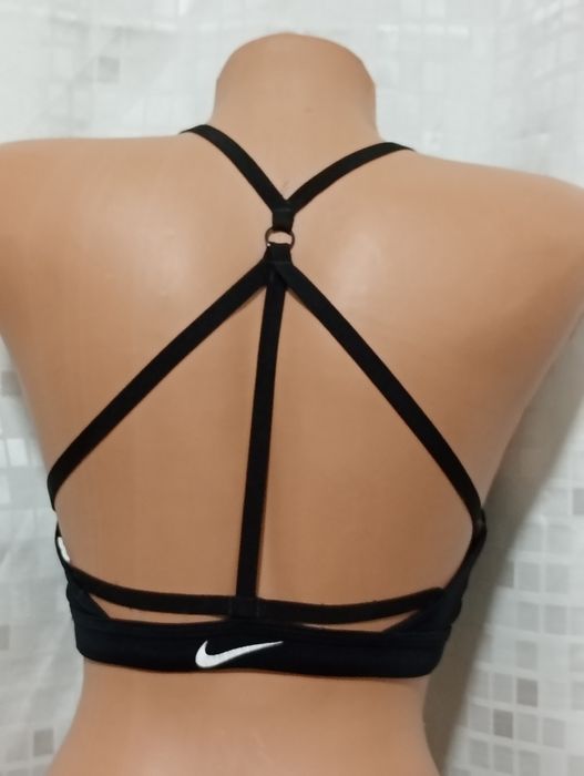 Bustiera  Nike cu tehnologie Dri-Fit  măsura XS