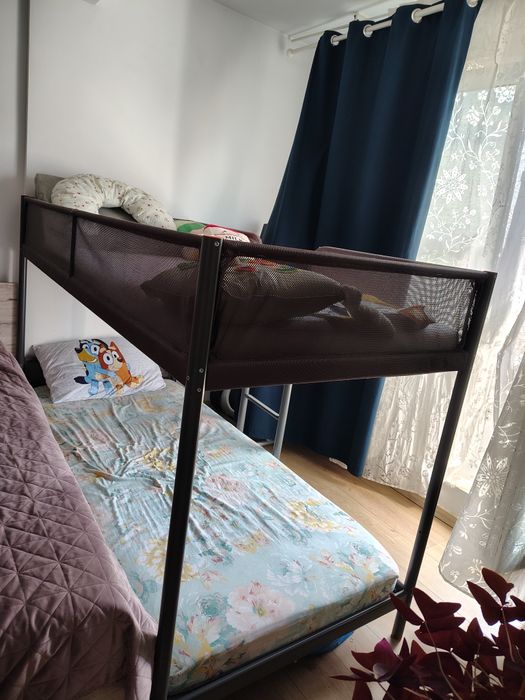 Pat supraetajat Ikea, folosit foarte puțin.vine cu saltele.