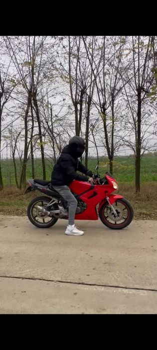 Motocicleta Honda CBR125R Urgent‼️