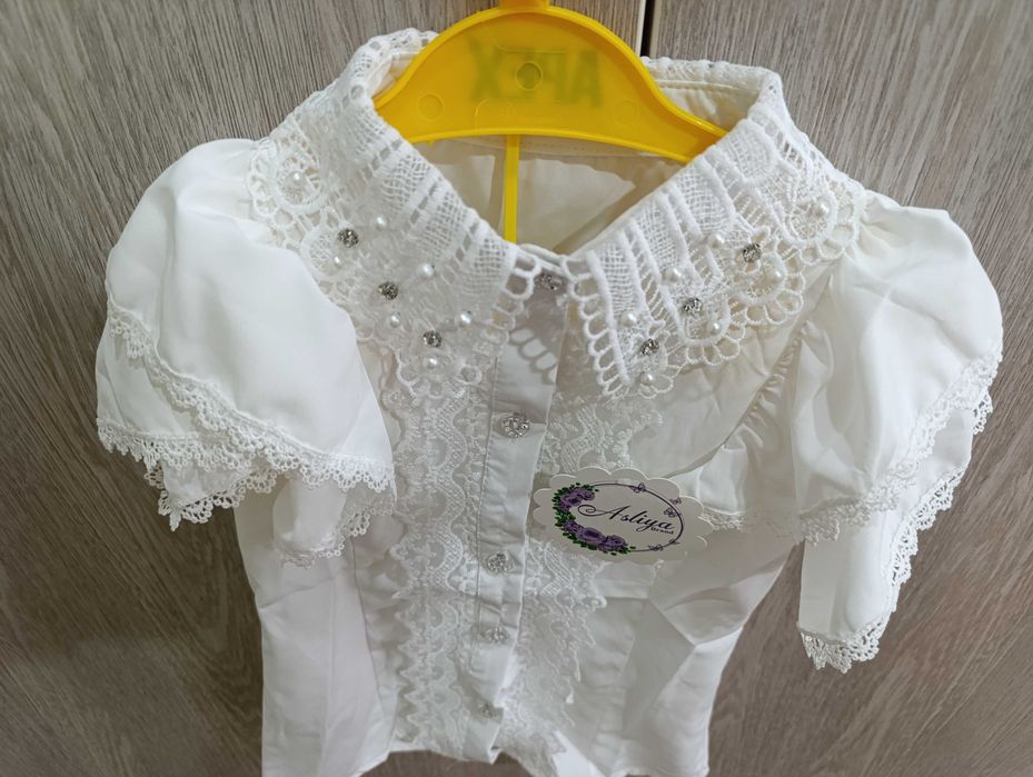 Новая белая кофта для девочек