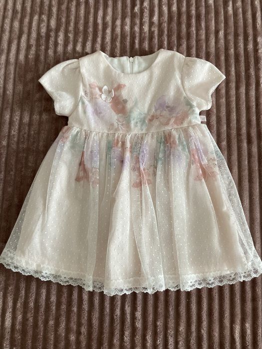 Платья нарядные.