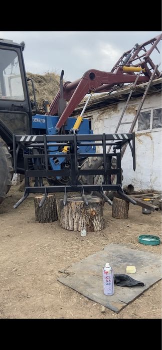 Вилы на кун тактора