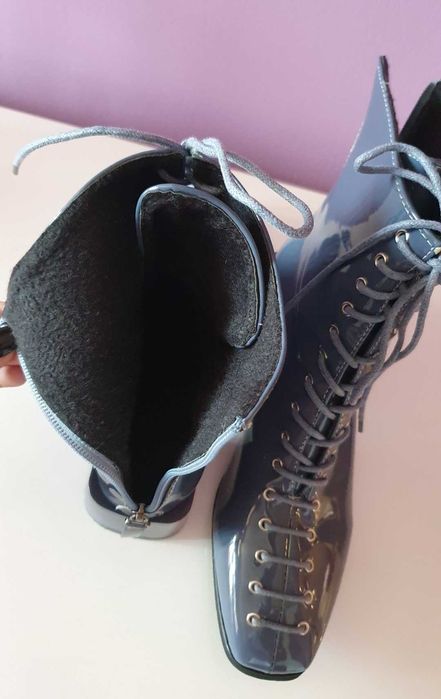 Стилни лачени боти