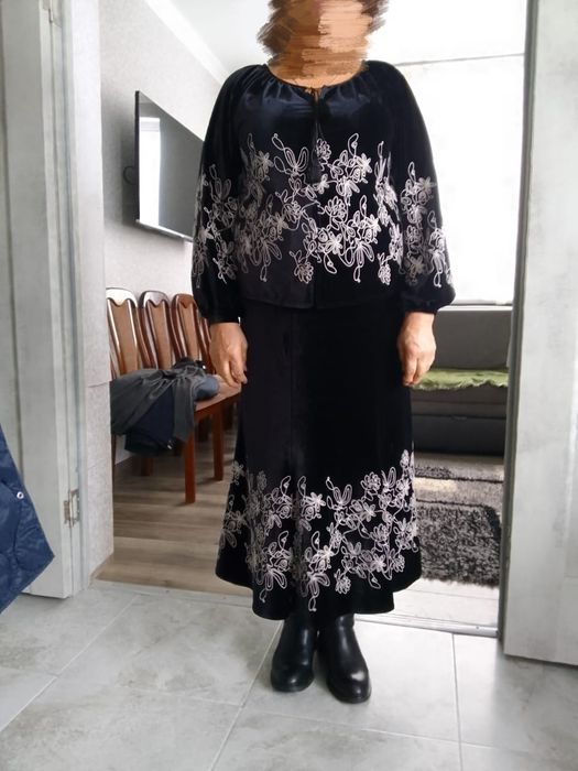 Продам комплект юбка кофта велюр!