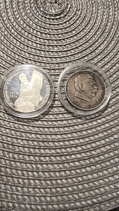 Сребърни монети с капсули