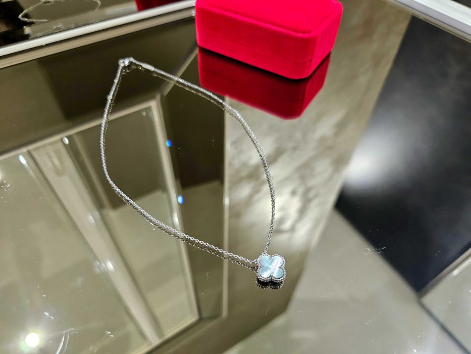 Van Cleef & Arpels VCA Silver Grey Mother Alhambra Clover Дамско Колие