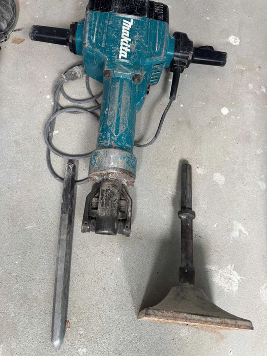 Ciocan demolator picamer Makita HM1810