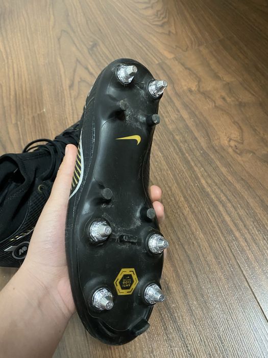 Vand ghete de fotbal Nike cu crampon de fier