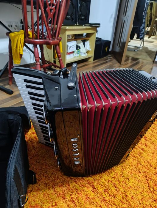 Vând Acordeon 96 basi