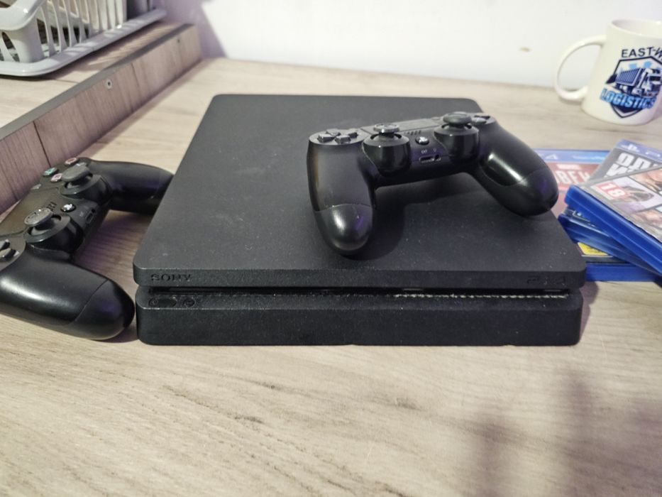 Playstation 4 slim