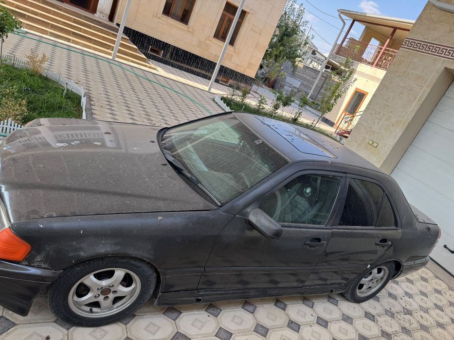 W 202 Mercedes. ( C ) Class