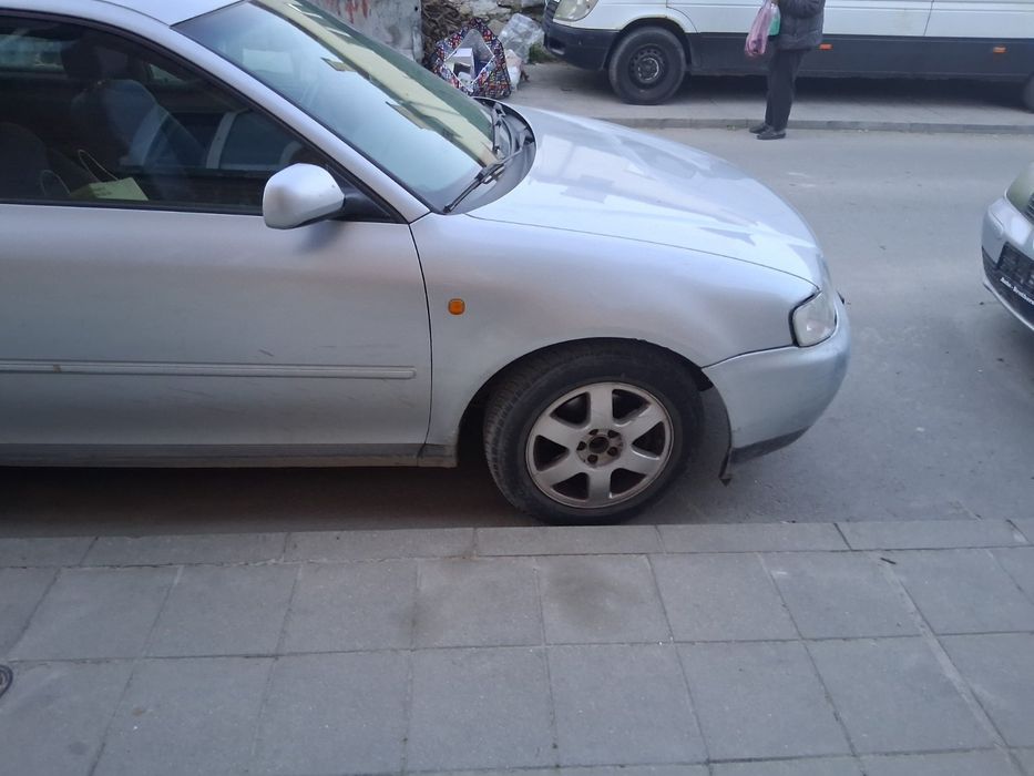 Лека кола AUDI A3Audi Audi 
Model: A3
Двигател: 1.8
Бензин
С летни и з