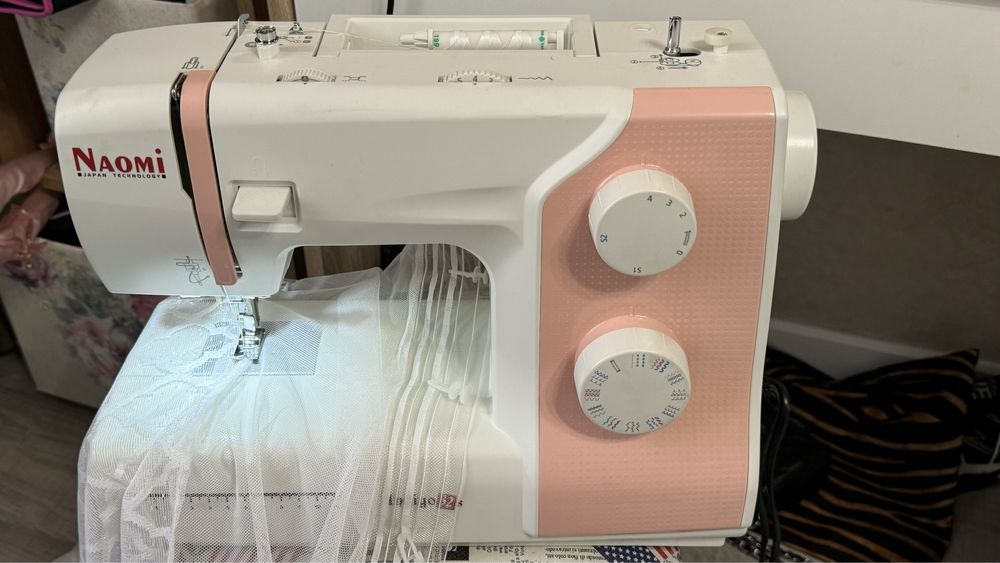 Швейная машина Naomi