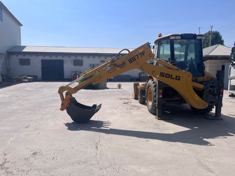 Колесный экскаватор-погрузчик SDLG B877F. Навоий