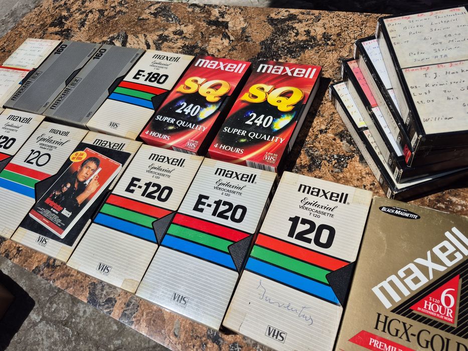 Vând Lot 30 casete video VHS originale Maxell de 120-160-180-240 minute cu filme diferite genuri