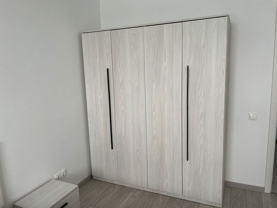 Vând mobilier dormitor