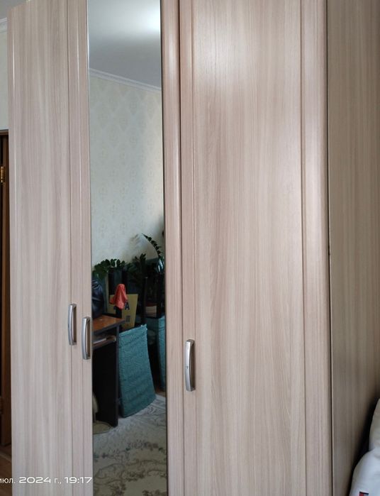 СРОЧНО ПРОДАМ Шкаф 3-х дверный