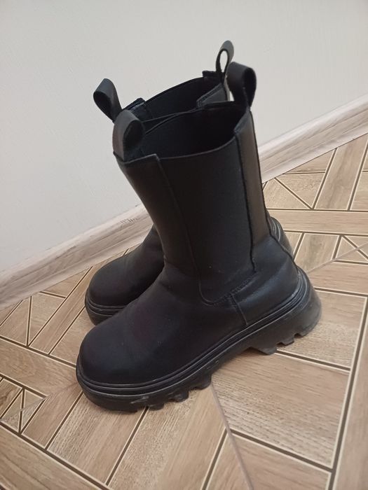 Продам кожаные женские сапоги