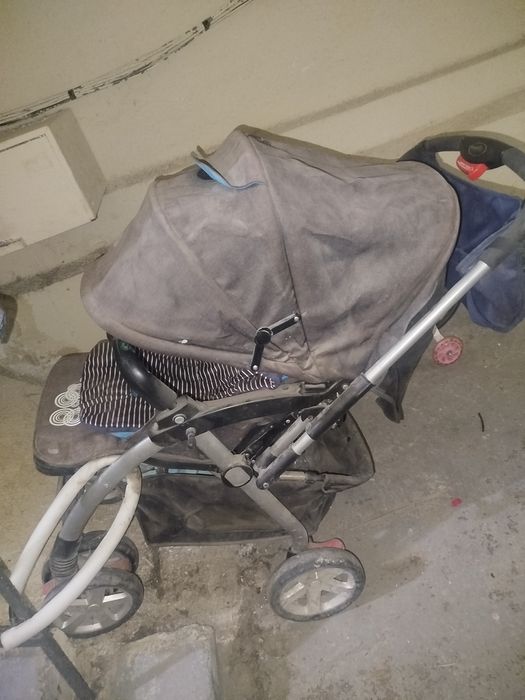 Продаётся коляска в хорошем состоянии, целая
