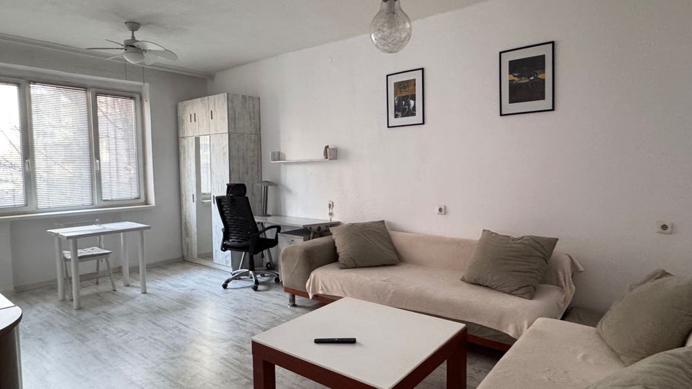 Дава се под наем Двустаен апартамент в Варна, Червен площад - 55 кв.м за 500 € - Снимка #1