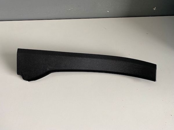 Ornament stanga stalp A jos VOLVO XC60 2018+ 31425693 31426879