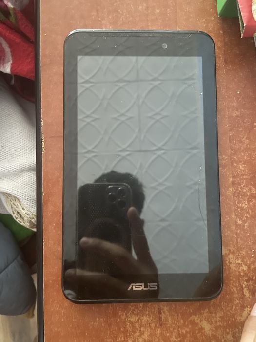 Vănd divese lucruri