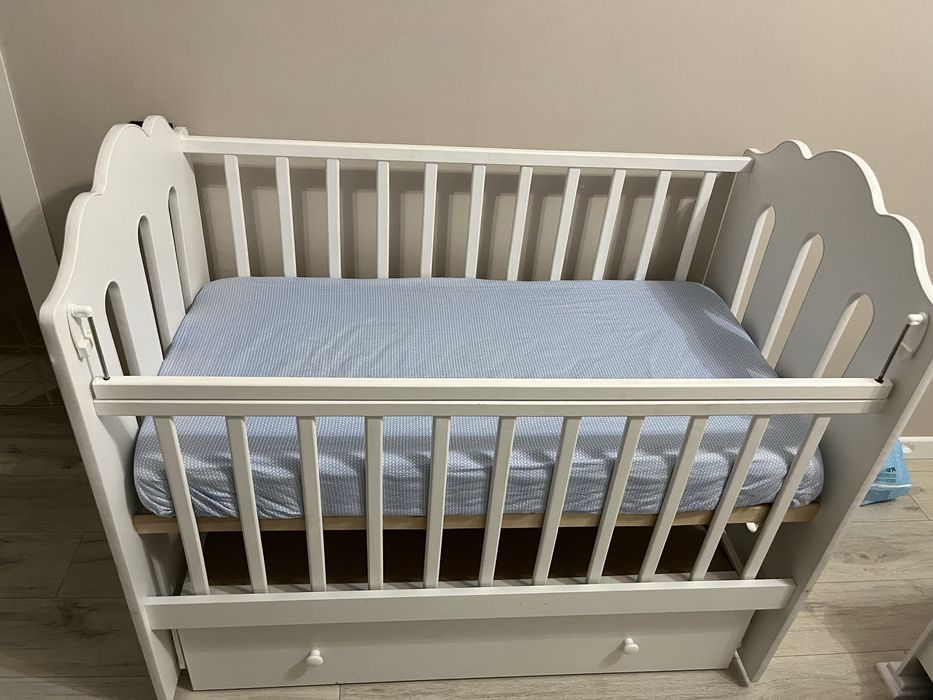 Продам детскую кроватку (до 3 лет)