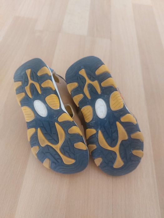 Детски сандали на Zara и Bobbi shoes, р-р 23 и 25. Като нови и нови.