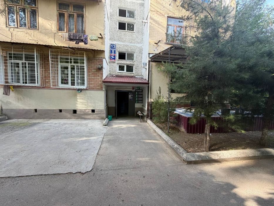 Юнусабад 12 квартал. Продается квартира 1/1/4
