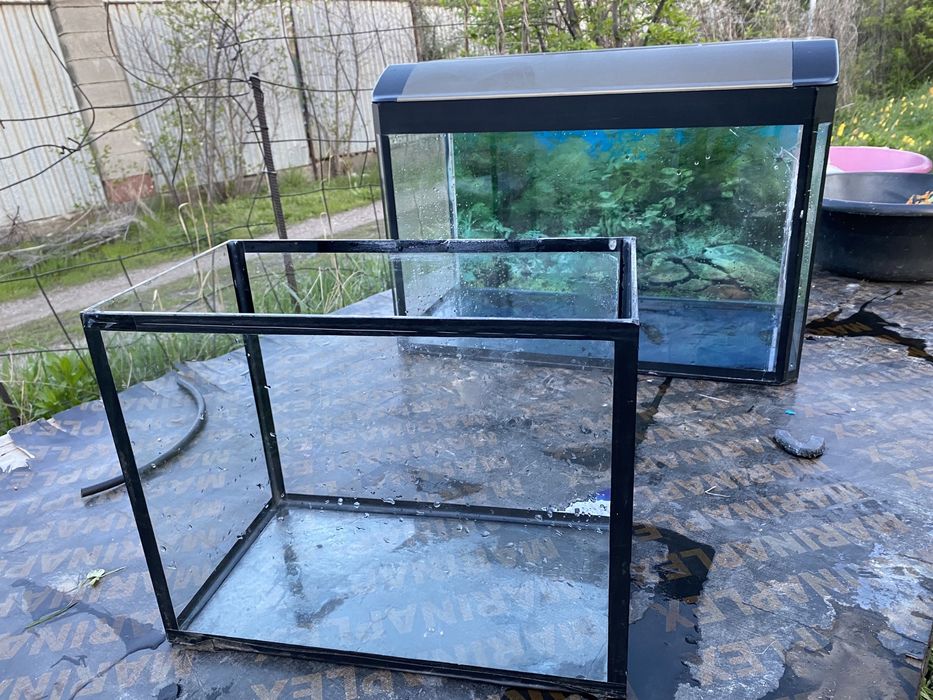 Аквариум средний с камушками